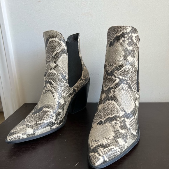 Steve Madden Booties - Picture 2 of 6